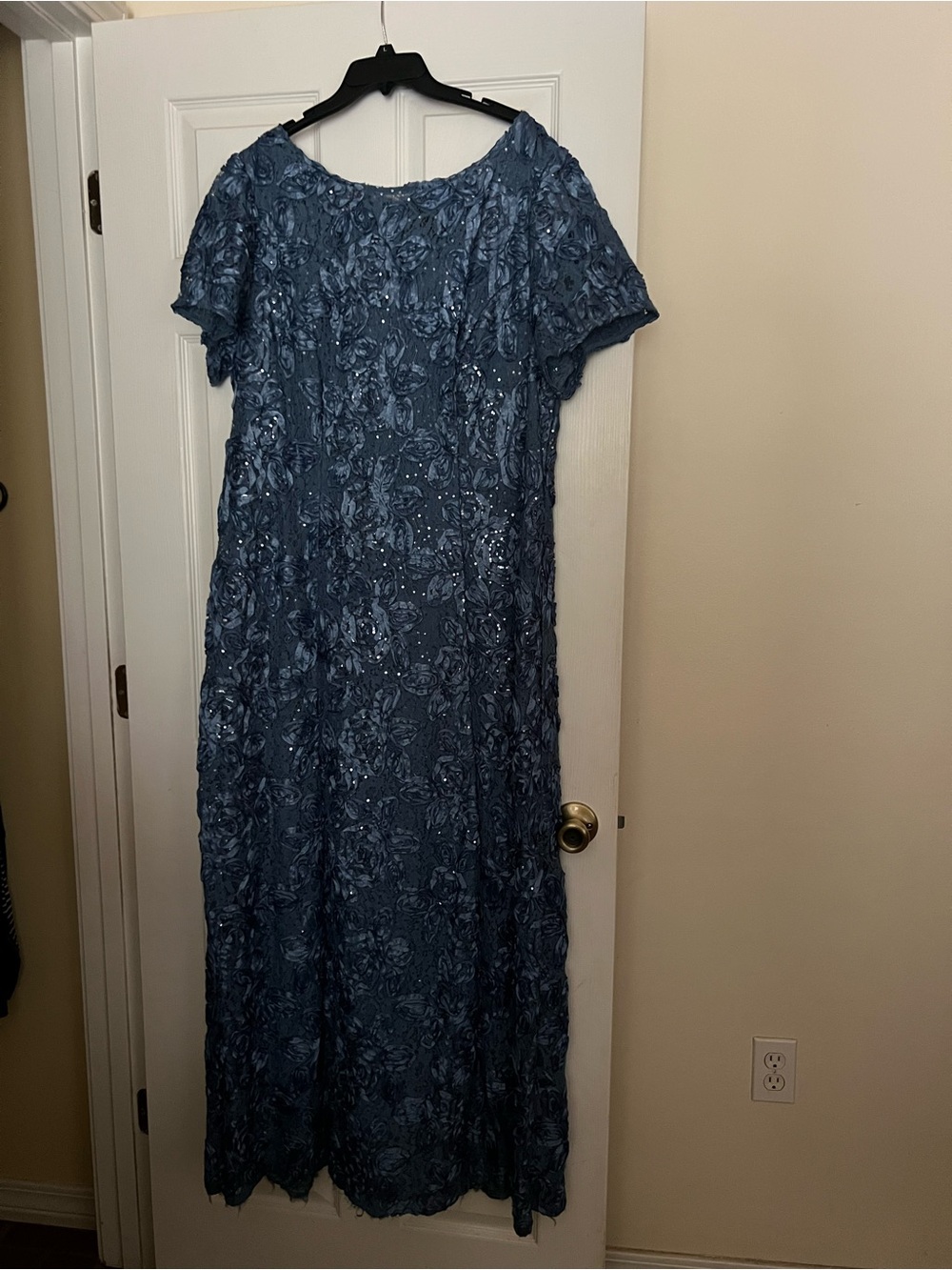 Elegant Blue Lace Evening Dress